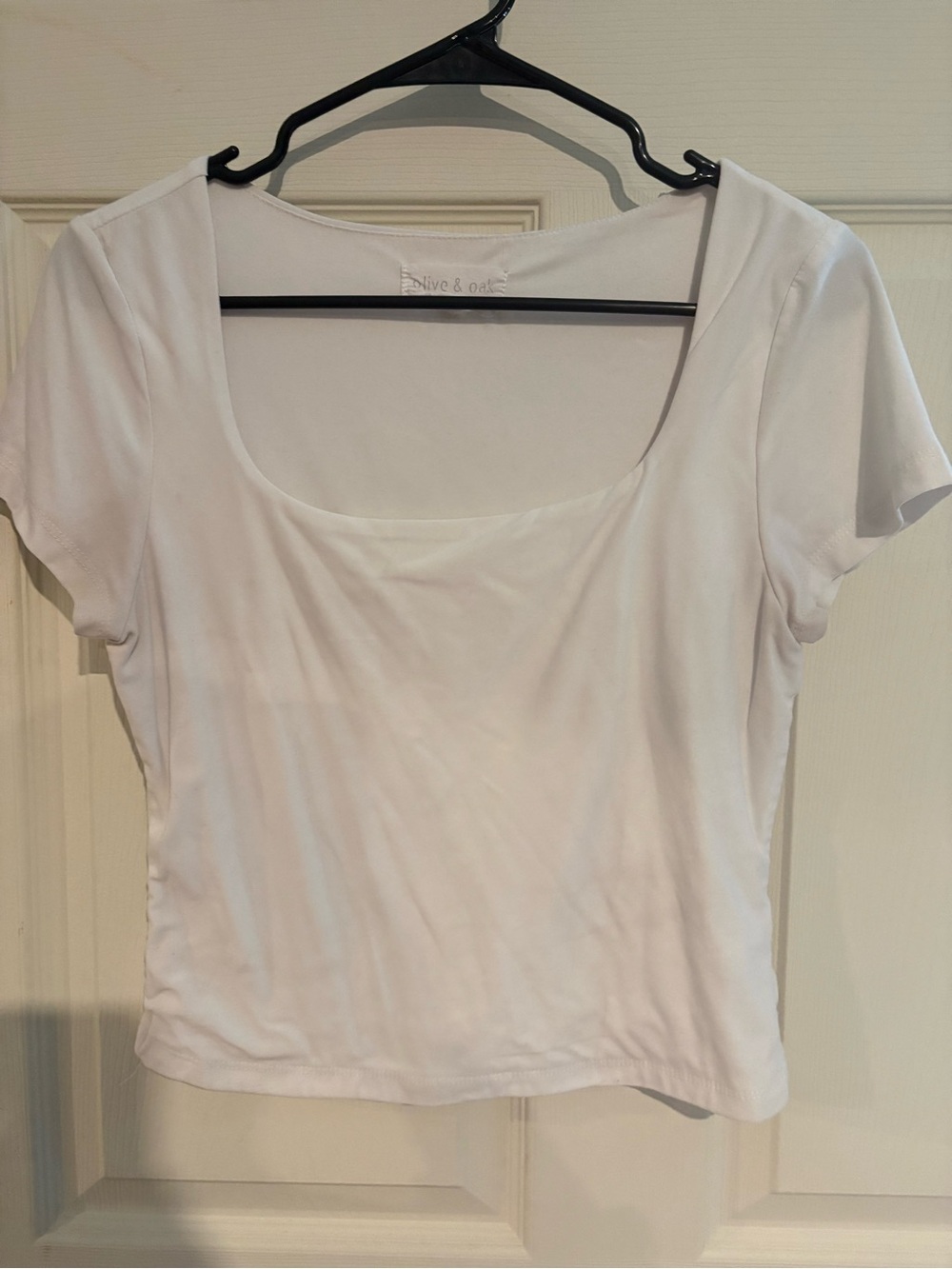 Olive & Oak White Scoop Neck Short Sleeve Top